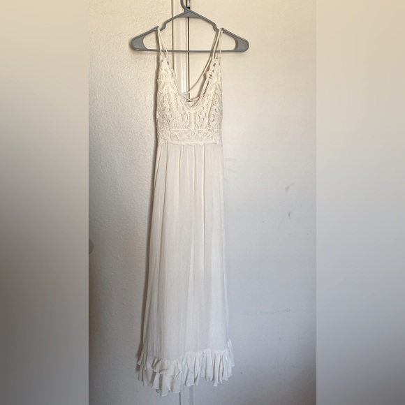White flowy dress only worn once for pictures . Bought from dillards .Size Small - Picture 1 of 2